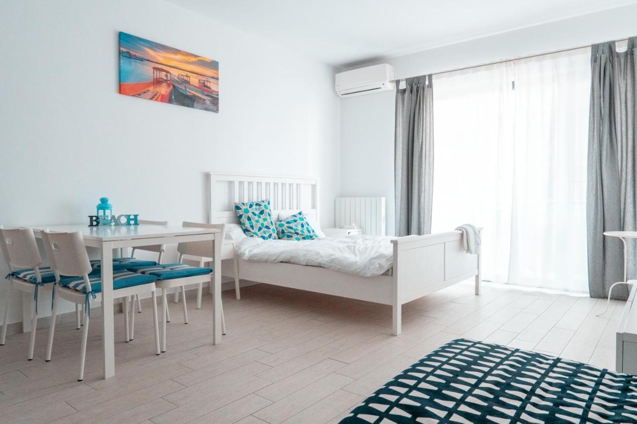 Bright Apartments Mamaia Nord Buitenkant foto