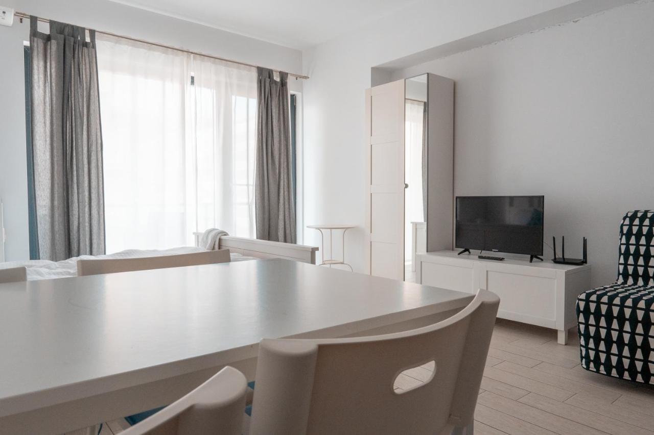 Bright Apartments Mamaia Nord Buitenkant foto